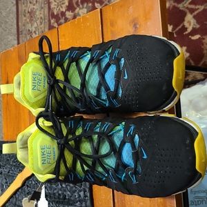 Black Nike free trainers